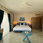 F&g לינה וארוחת בוקר 4*