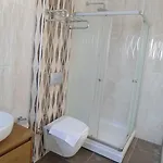 לינה וארוחת בוקר F&g