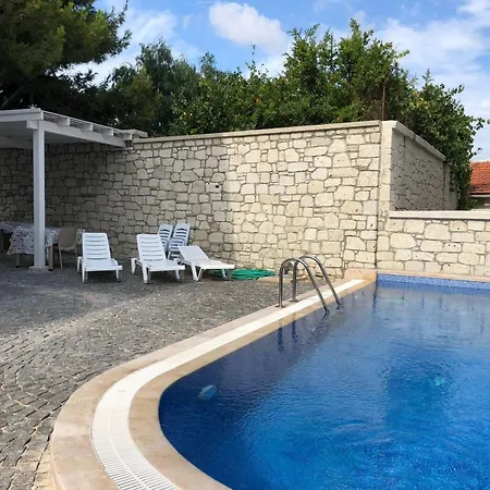 F&g Bed & Breakfast 4*